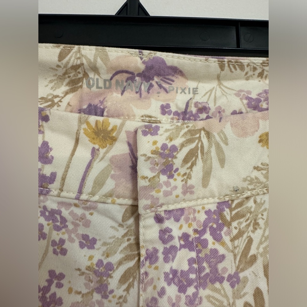 Old navy women’s floral pants - Picture 2 of 4